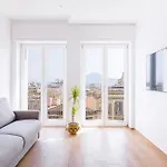 At Twenty-One - New Apt Exclusive Panoramic Views!