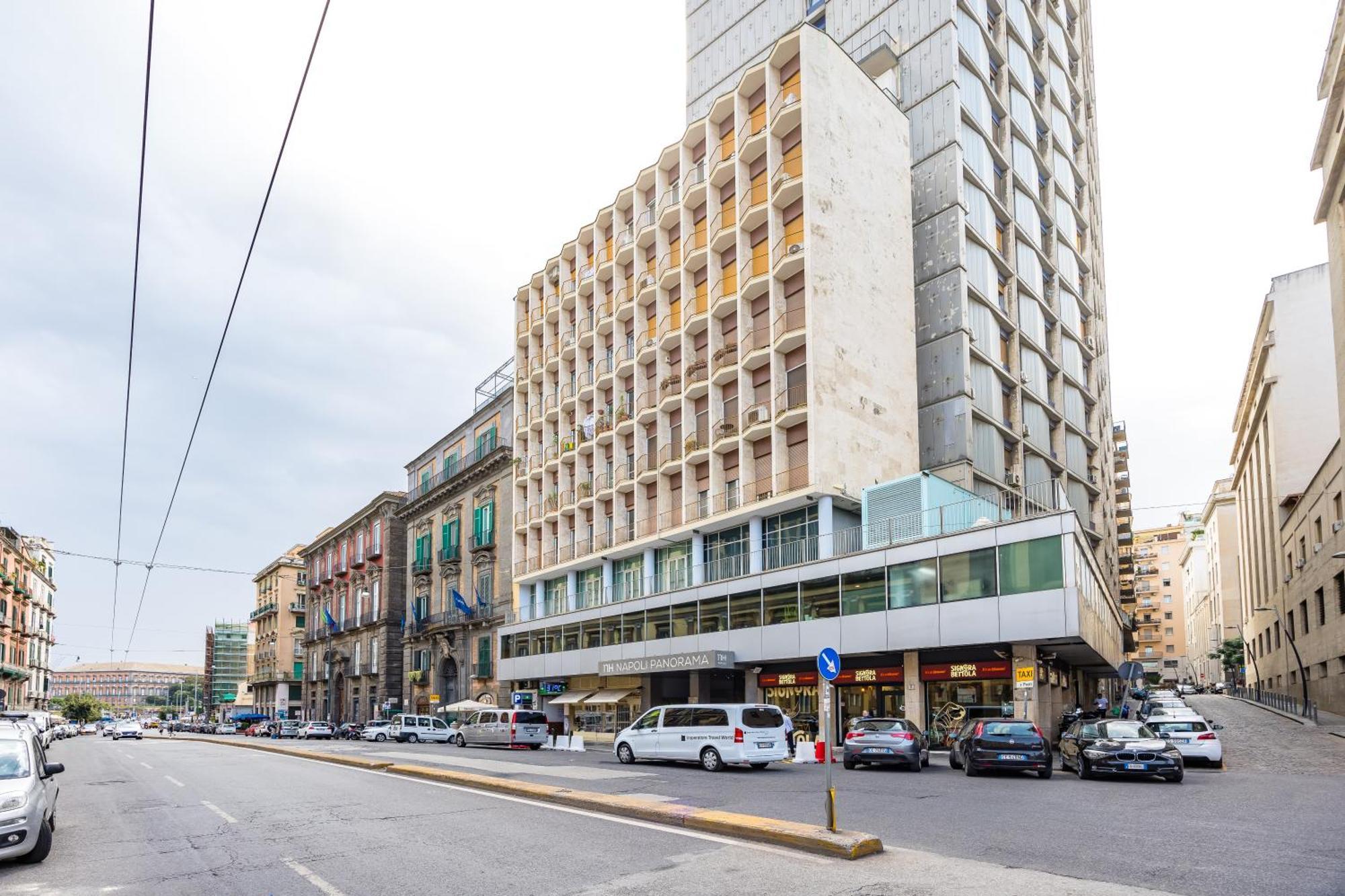 Apartment At Twenty-one - New Exclusive Panoramic Views! Naples